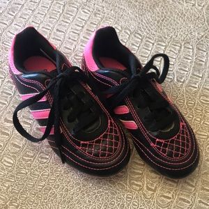 Boys/girls Adidas soccer cleats. Size 10